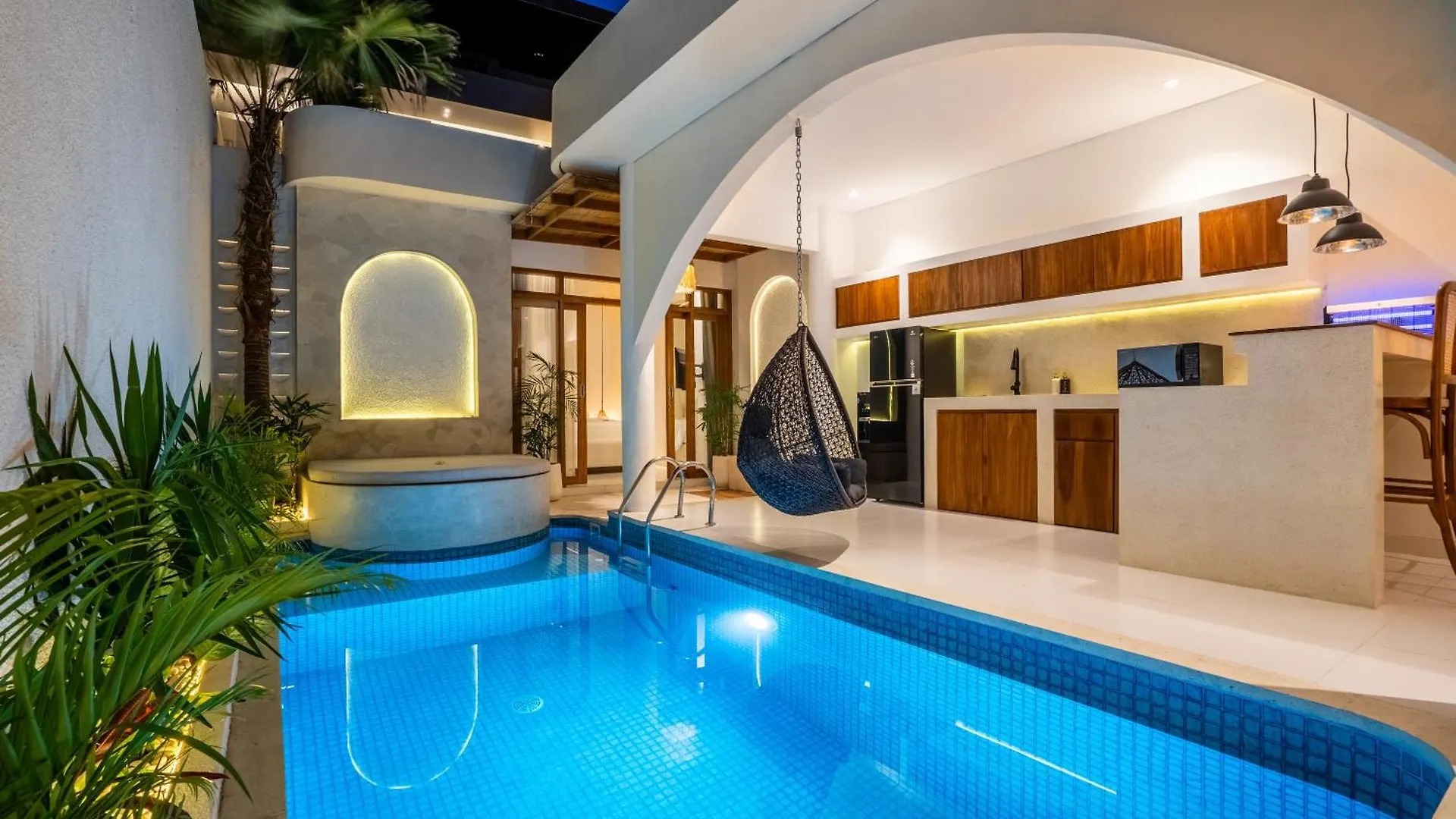 La Feliz Villa Seminyak 塞米亚克