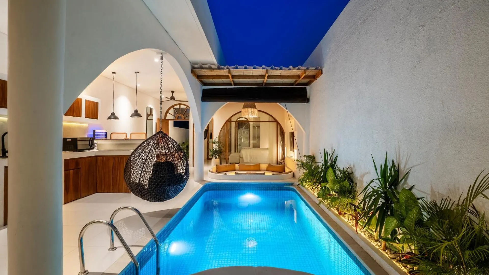 La Feliz Villa Seminyak 塞米亚克
