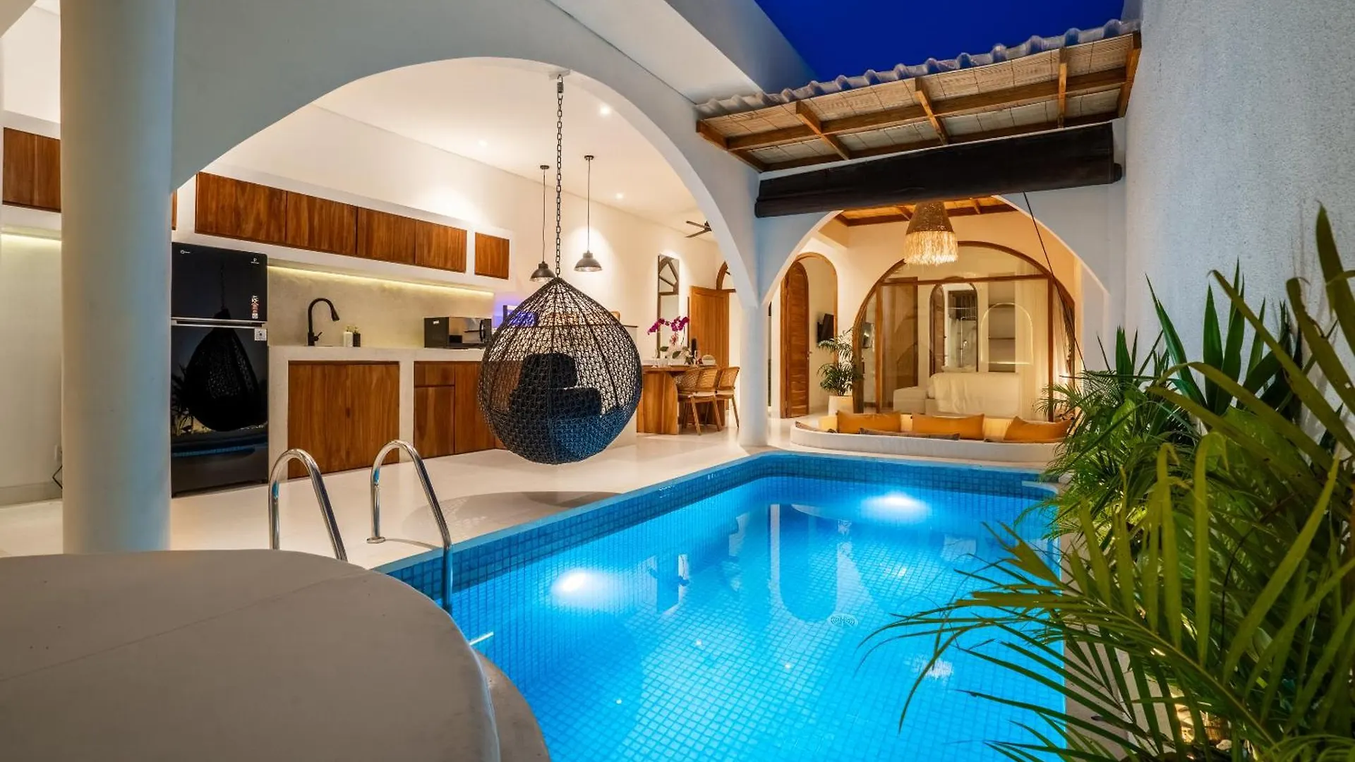 La Feliz Villa Seminyak سمينياك