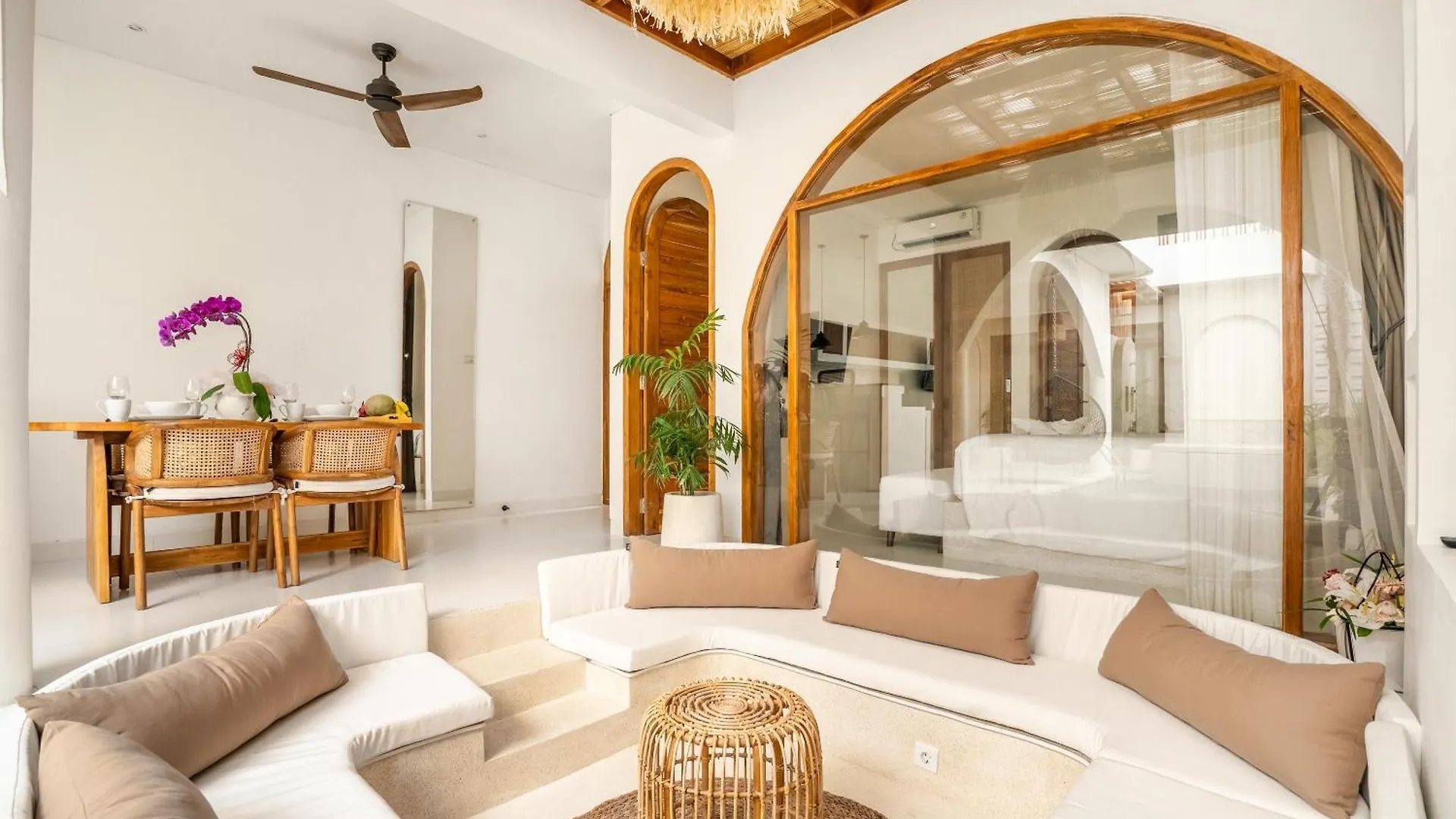 La Feliz Villa Seminyak  塞米亚克